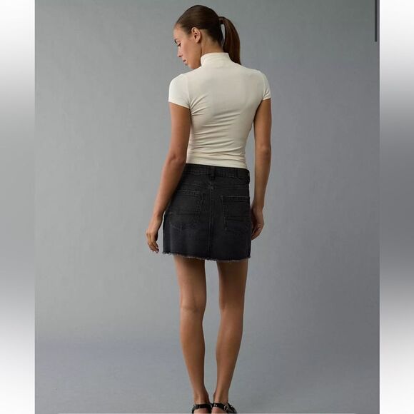 AE M Cream Cropped Soft & Sexy Mock Neck Short Sleeve Jersey T-Shirt - Picture 2 of 13